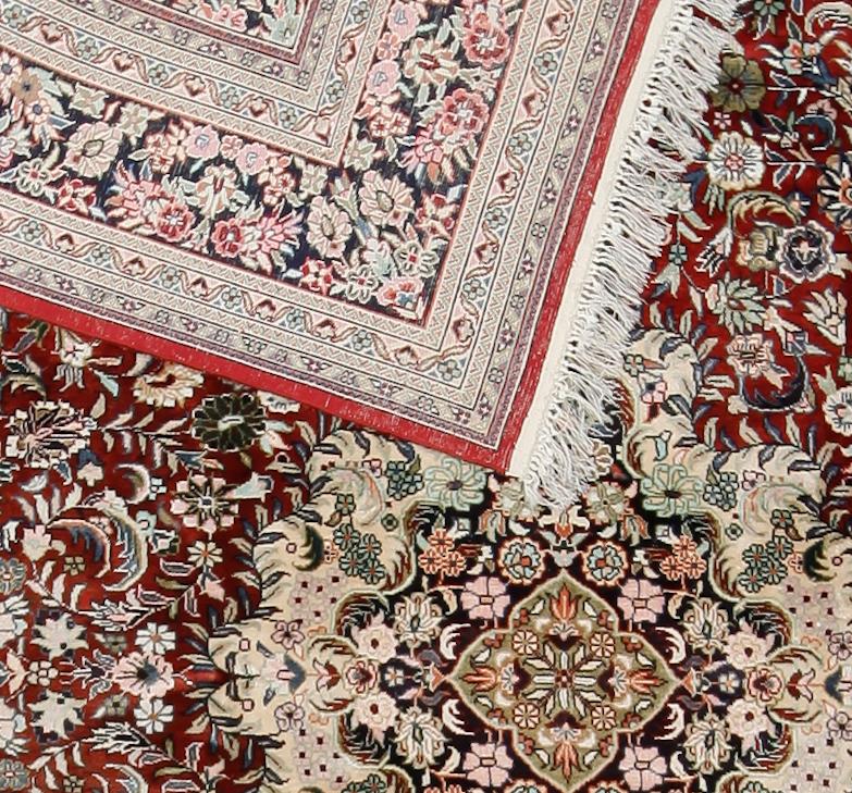 MATTA, orient, silke, ca 275 x 190 cm.