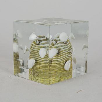 OIVA TOIKKA, a glass cube, Nuutajärvi, Finland 1981, 697/1000.