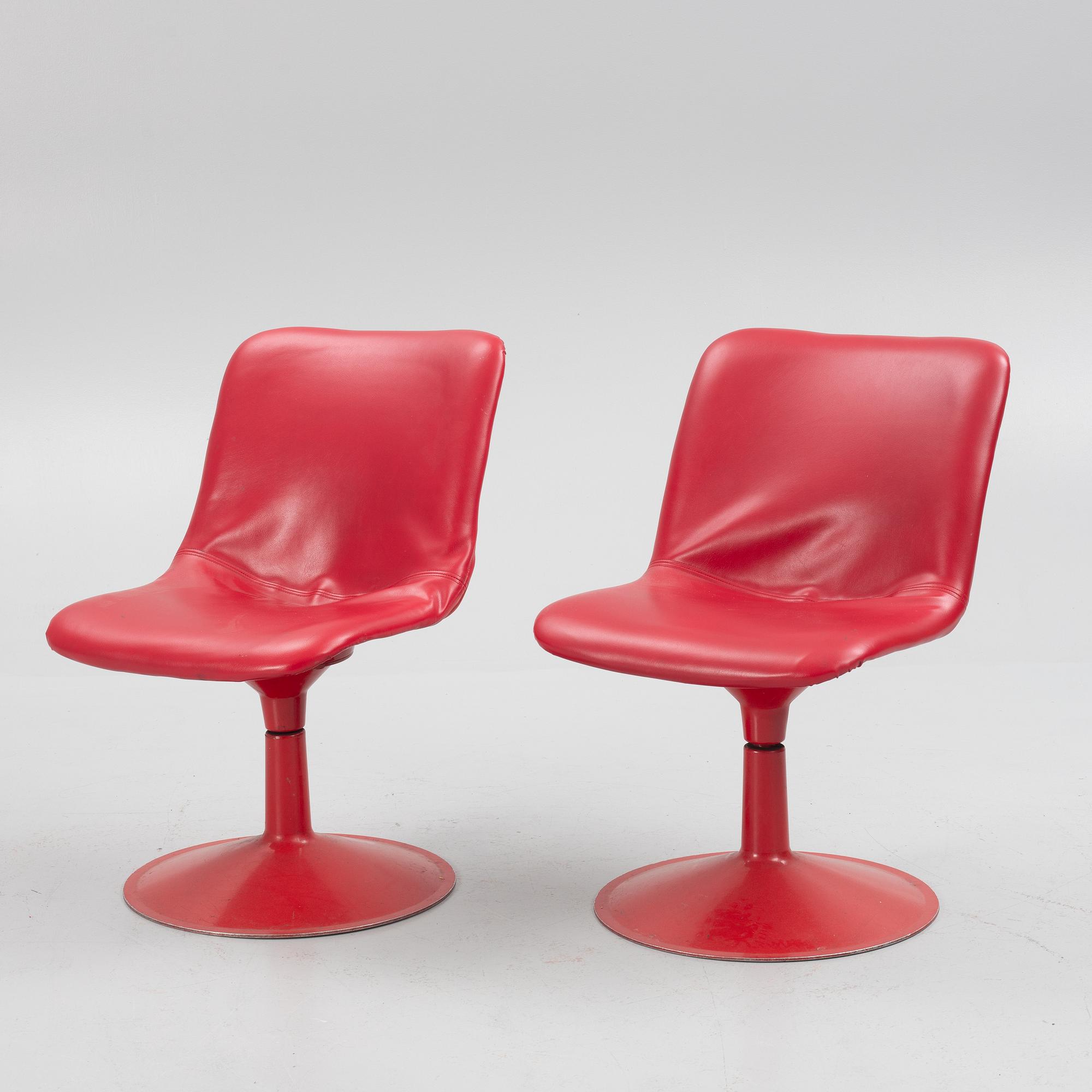 Yrjö Kukkapuro, a "Saturnus" table and two chairs, Haimi, Finland, 1970's.