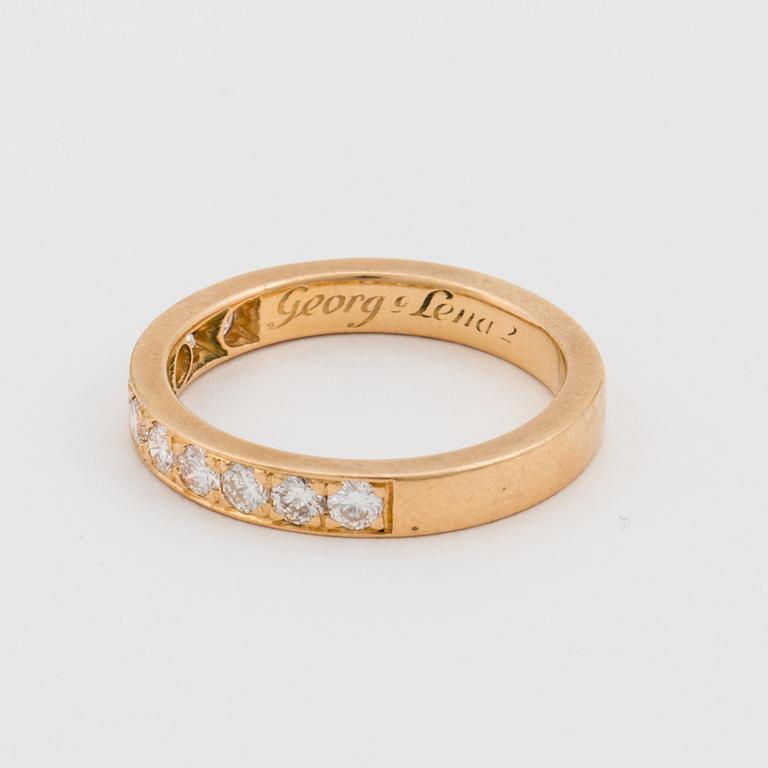 HALVALLIANSRING med briljantslipade diamanter.