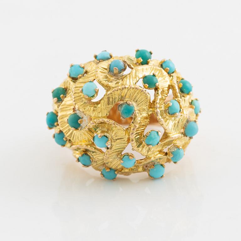 A 14K gold ring set with turquoises.
