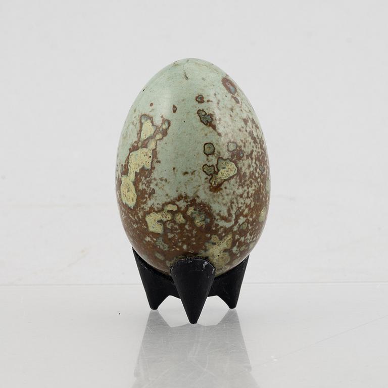 Hans Hedberg, an earthenware egg, Biot, France.