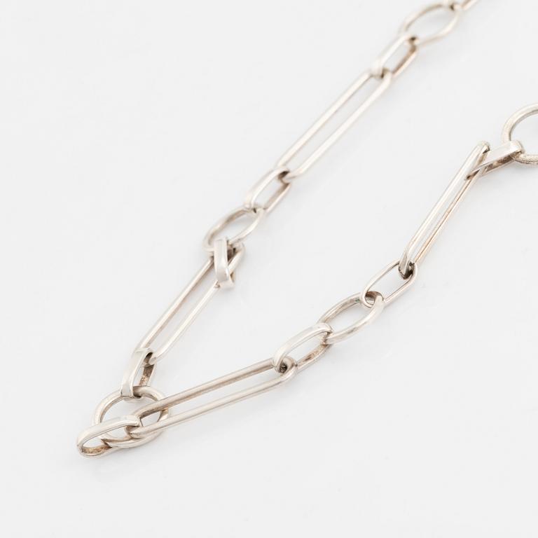 Sven-Erik Högberg, silver necklace.