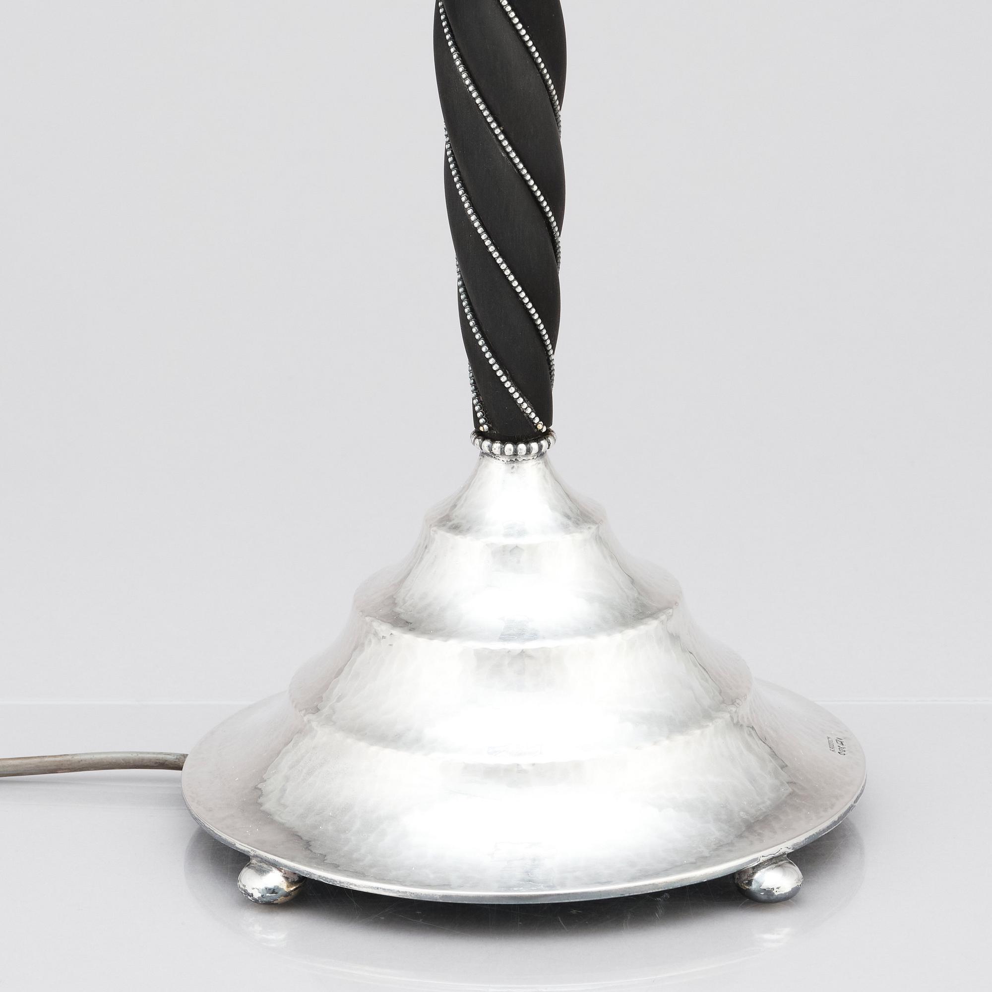 K. Anderson, bordslampa, Stockholm 1926, silver och svärtat trä.