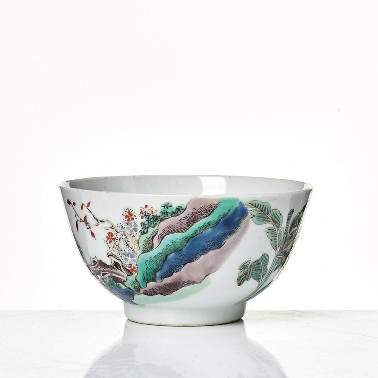 A famille verte cup, Qing dynasty, Kangxi (1662-1722).