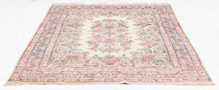 A Kirman carpet, old, c. 290 x 212 cm.