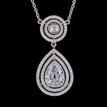 1170. A drop-and brilliant cut diamond pendant, tot. app. 2.60 cts.