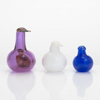 Oiva Toikka, three glass birds, signed O. Toikka Nuutajärvi.