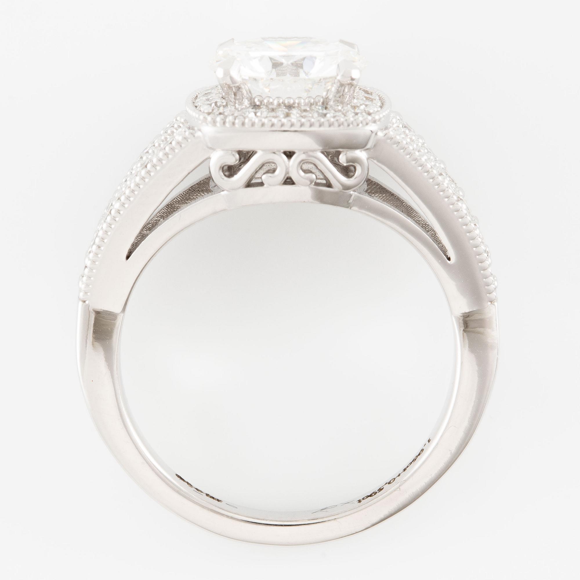 Ring, 18K vitguld med briljantslipad diamant 1.96 ct. Medföljande IGI report.