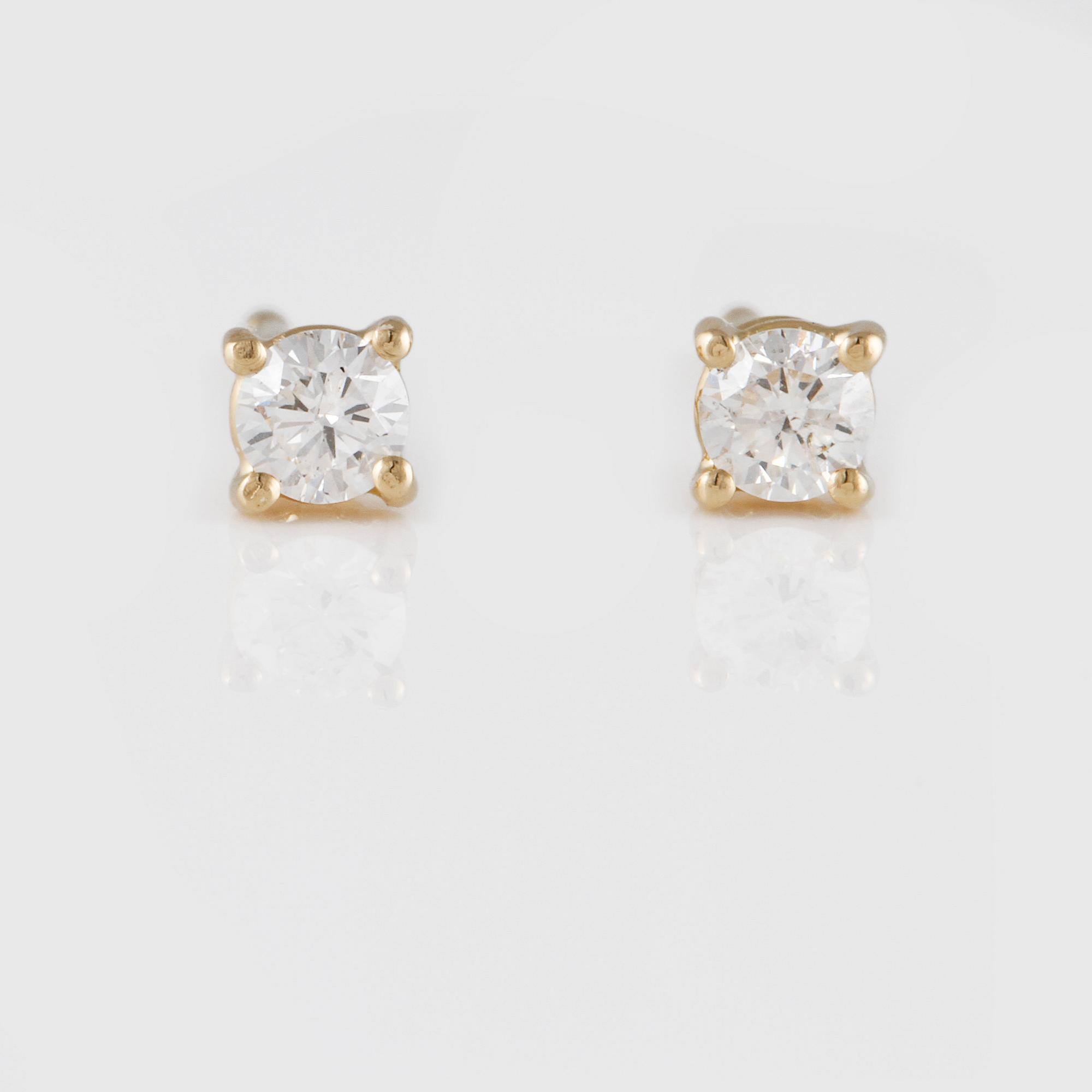 ÖRHÄNGEN, 18K guld med briljantslipade diamanter ca 0.24 ct. Vikt 1,2 gram.