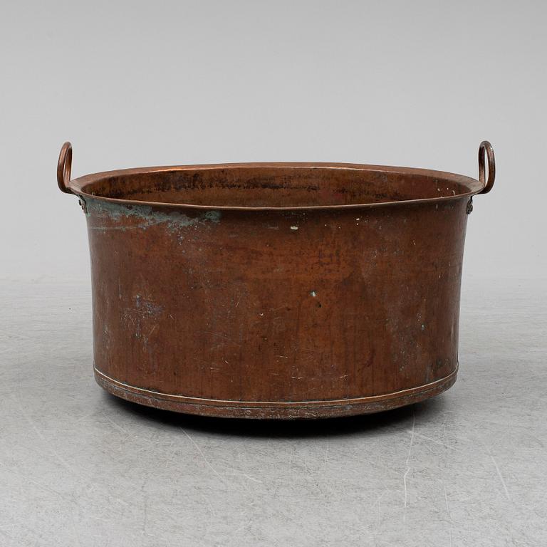 A copper cauldron, 18/19th century.