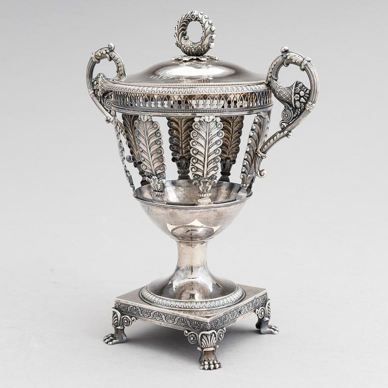 LOUIS MANANT, A footed silver bowl, Paris, France 1829-1838.