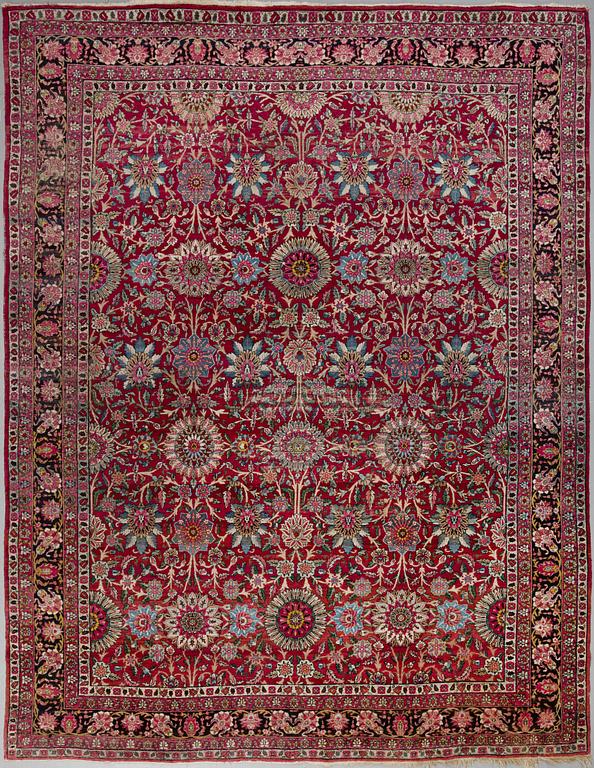 MATTO, a semi-antique Kerman Laver, ca 408,5 x 310 cm.