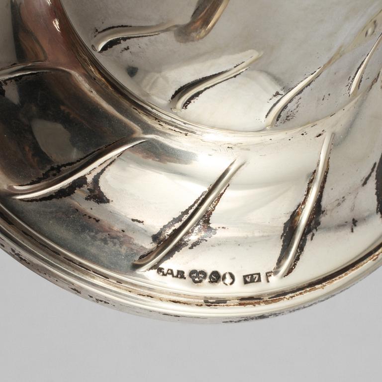 POKAL, URNA samt VASER, 3 st, silver, 1900-talets första hälft.