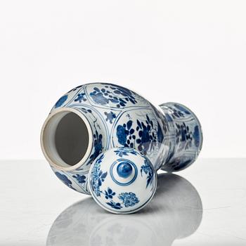 Two blue and white vases, Qing dynasty, Kangxi (1662-1722).