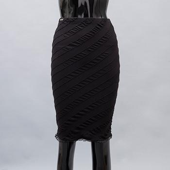 KLÄNNINGAR, 2 st, samt DRÄKT, 2 delar, Karl Lagerfeld för Wolford.