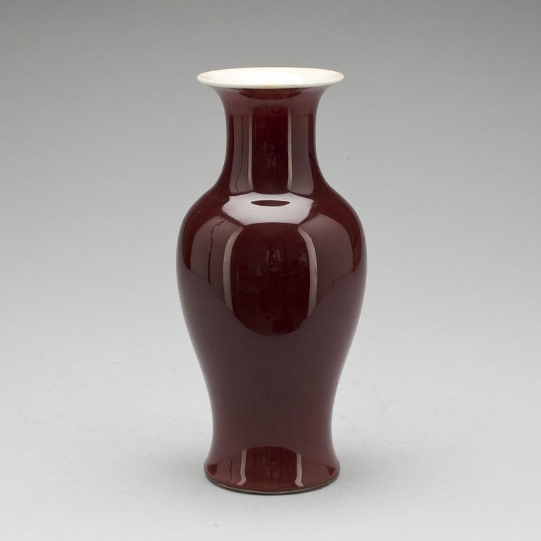 VAS, porslin, Kina, 1900-talets första del.