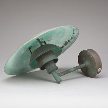 VÄGGLAMPA, för utomhusbruk, "PH", Poul Henningsen för Louis Poulsen, Danmark.