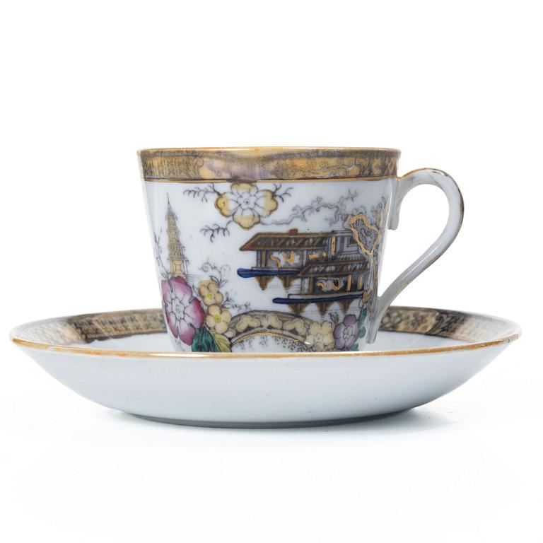 A Swedish "Japan" creamware dinner service, Rörstrand, 1866-1925. (c. 80 pieces).
