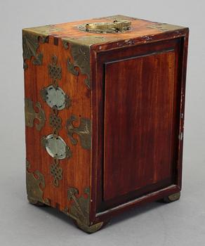 SMYCKESKRIN, trä och jade, Kina, 1900-tal.