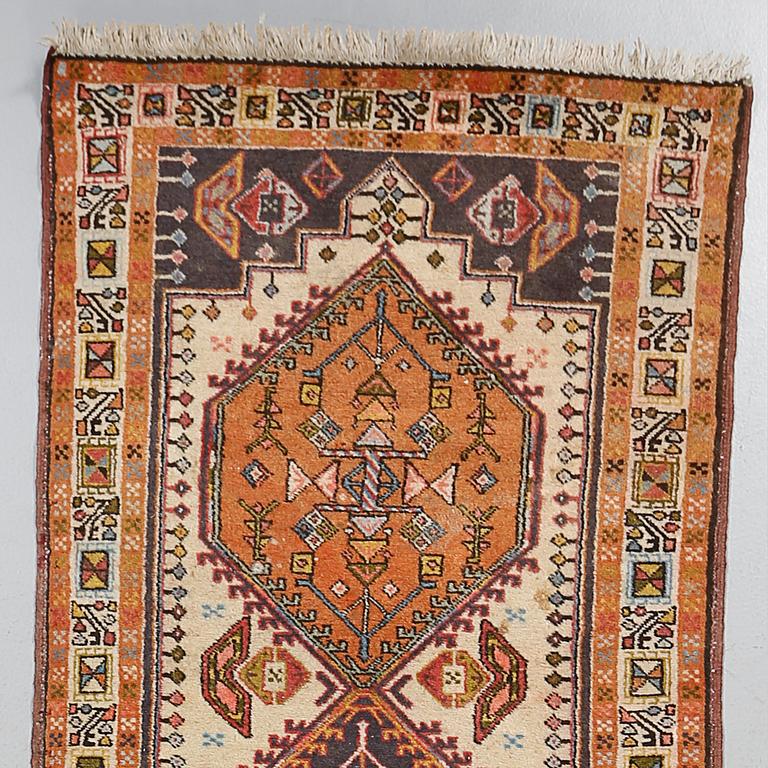 GALLERIMATTA, troligen kaukasisk, old, ca 300 x 72 cm.