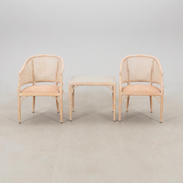 Armchairs/a pair of easy chairs and a table, Miranda, late 20th century.