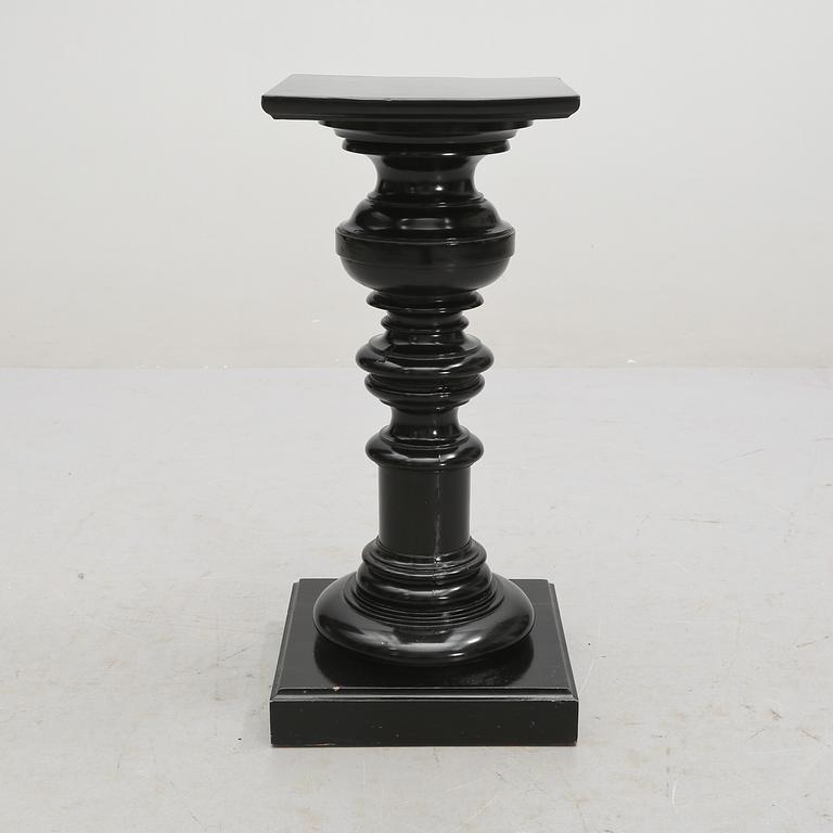 PIEDESTAL, nyrenässans, 1800-talets slut.