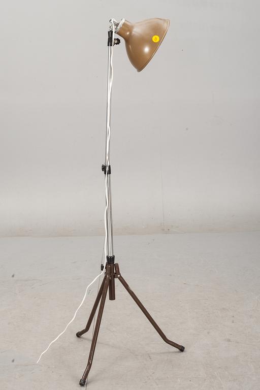 GOLVLAMPA, 1900-talets andra hälft.