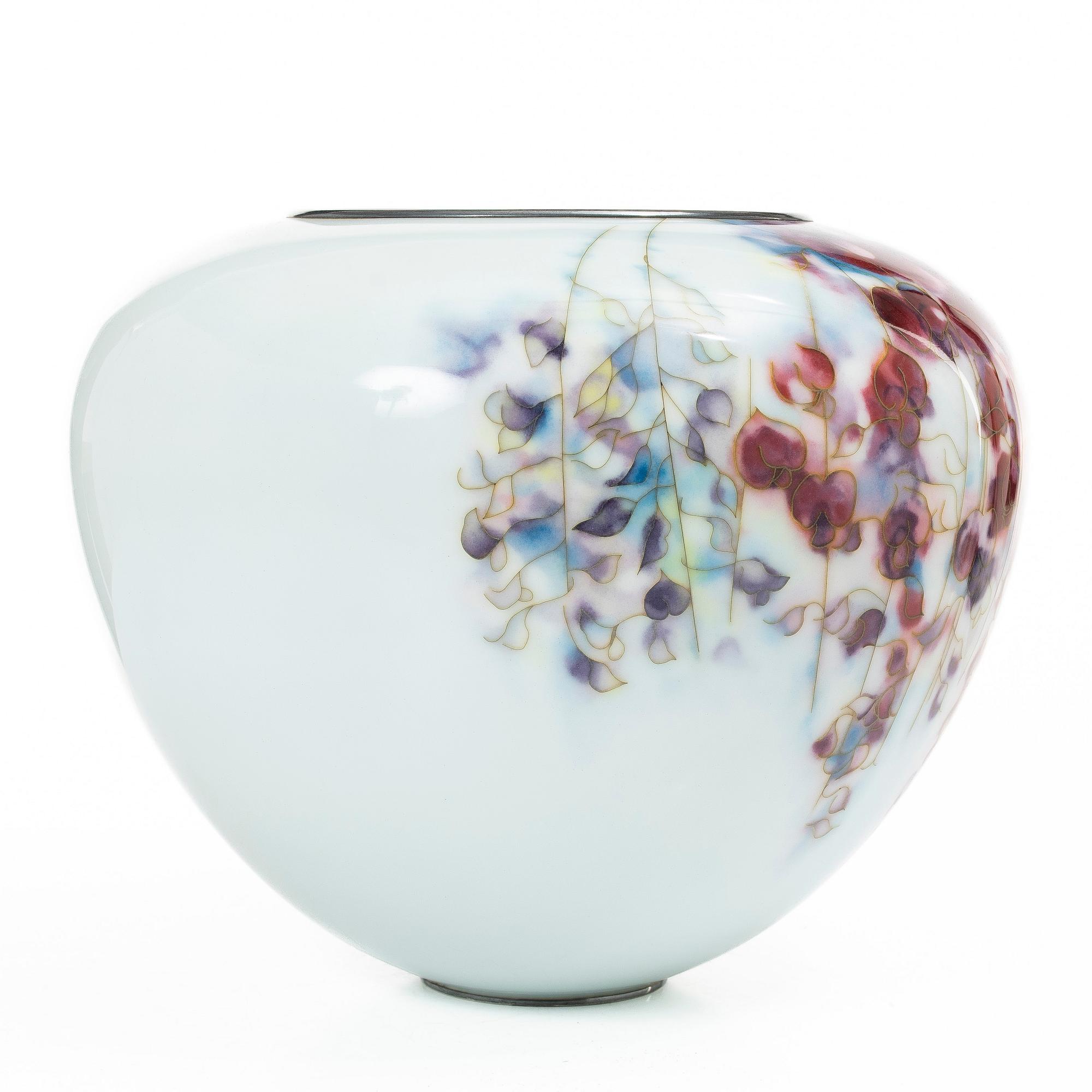 An emanel 'Shippo ware' vase, Ando Jubie studio mark, Japan, Meiji (1868-1912) or early Taishō (1912-1926).