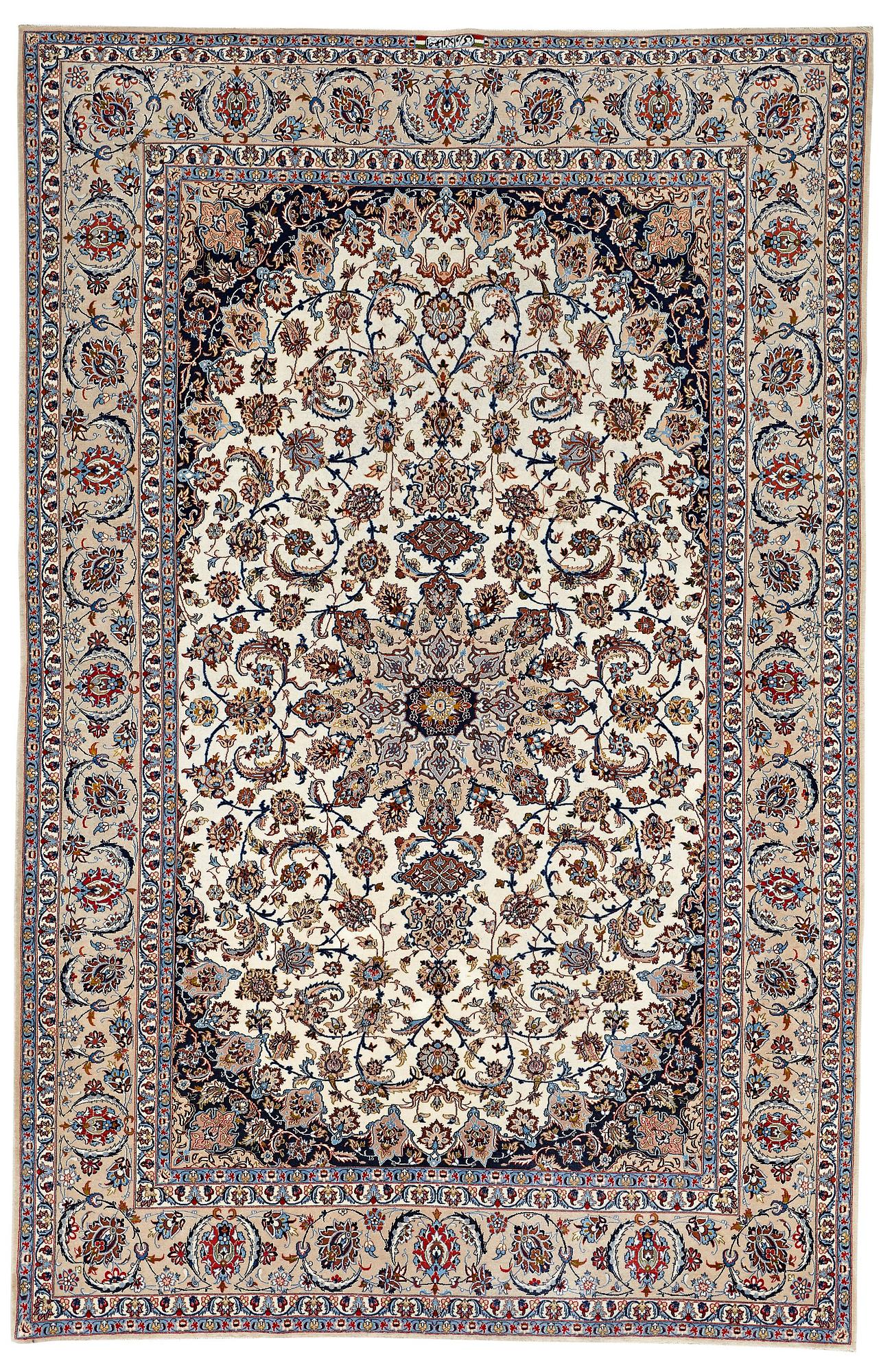 MATTA old Isfahan, märkt Davari, ca 318,5 x 206,5 cm.