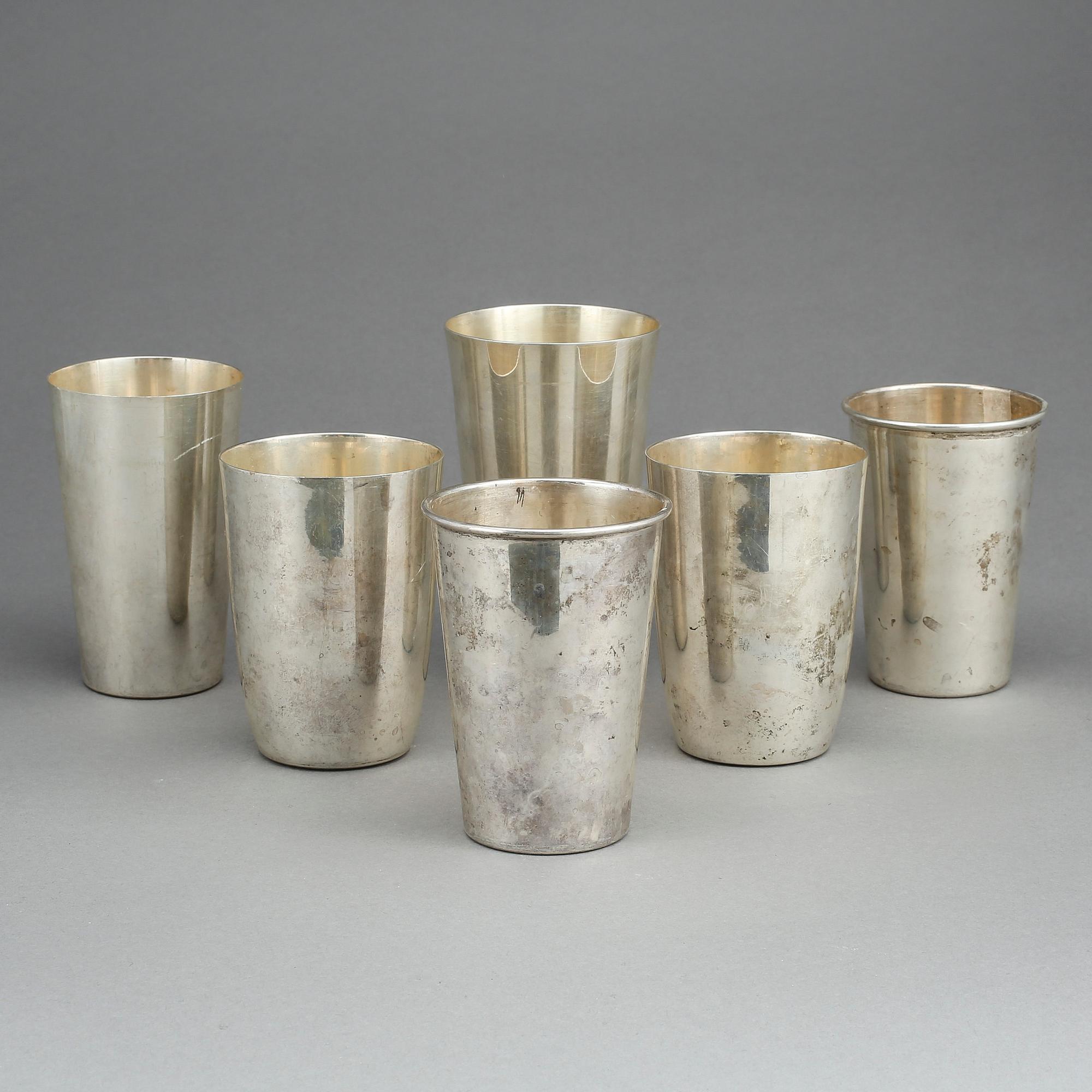 BÄGARE/VASER, 6 st, silver, Sydamerika 1900-talets andra hälft. Vikt tot ca 994 gram.