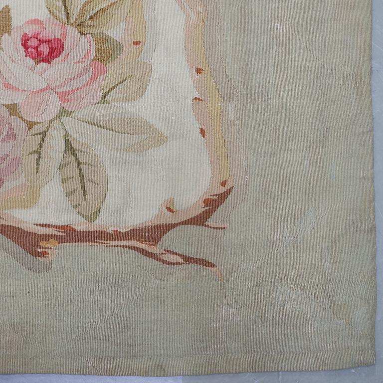 Matta, gobelängteknik, ca 385-387,5 x 391,5-404,5 cm, Aubusson, Frankrike 1800-tal.