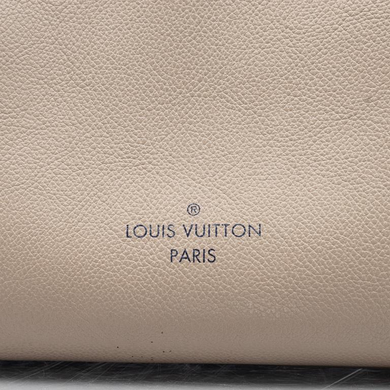 Louis Vuitton, "On My Side MM", 2020.