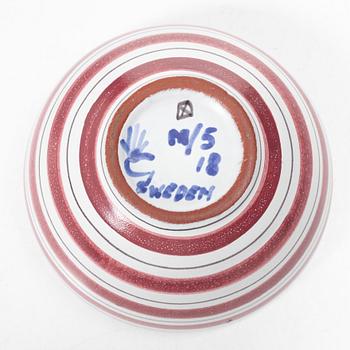 Stig Lindberg, A bowl with lid and dishes, 2 pcs, faience, Gustavsberg studio.