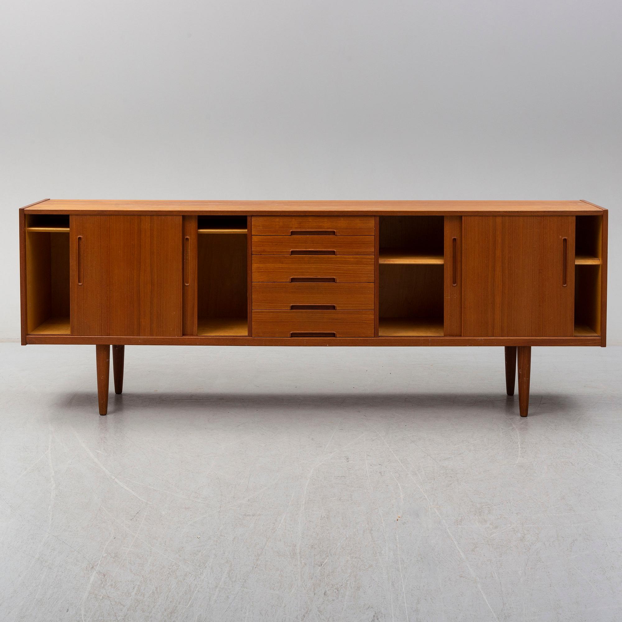 NILS JONSSON, sideboard "Gigant", Troeds.