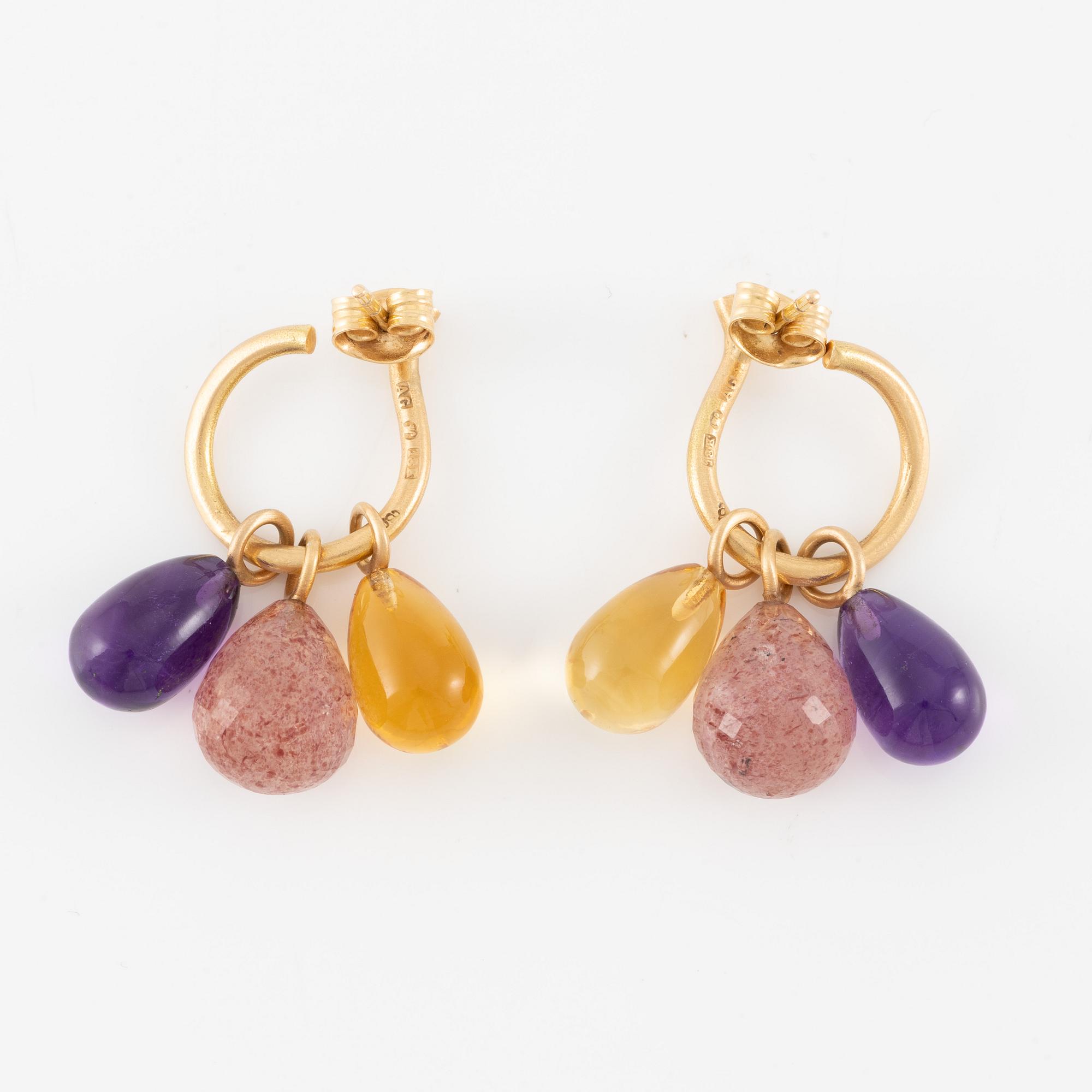 Earrings, a pair, 18K gold with six pendants. Annika Gustavsson.