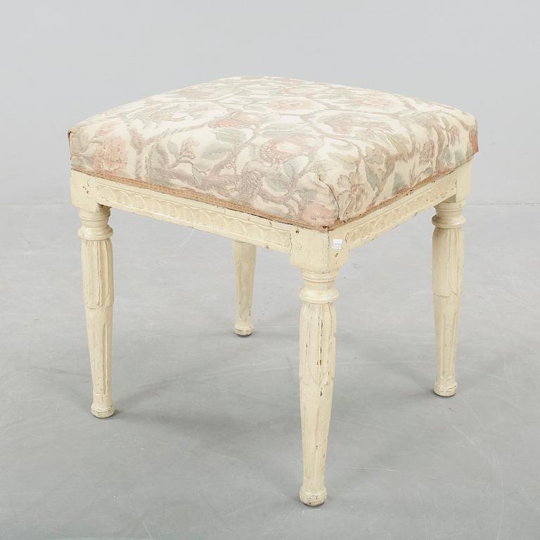 TABURETT, sengustaviansk, omkring 1800.