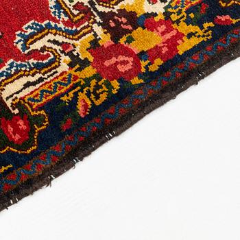 A semi-antique Chahar Mahal/Bakhtiari carpet, approximately 297 x 213 cm.
