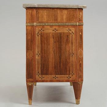 A Gustavian late 18th century commode attributed to Jonas Hultsten (master in Stockholm 1773-1794).