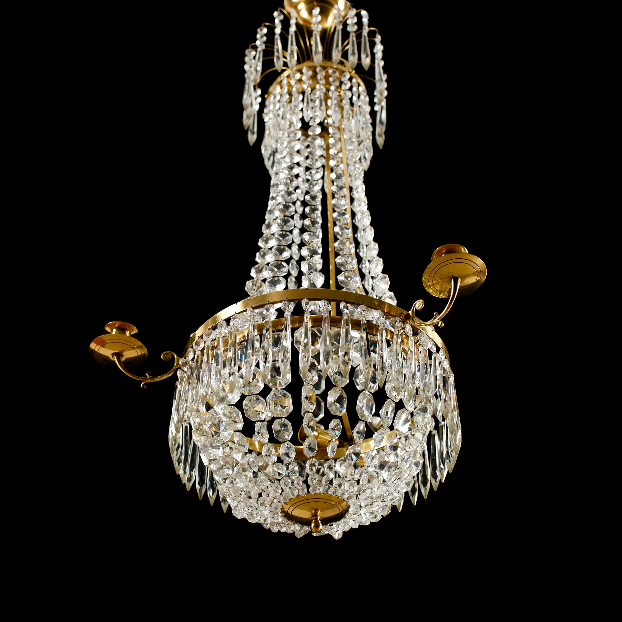 LJUSKRONA, gustaviansk stil, 1900-talets första hälft, höjd ca 90 cm.