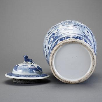 URNA med LOCK, porslin, Kina, 18/1900-tal.