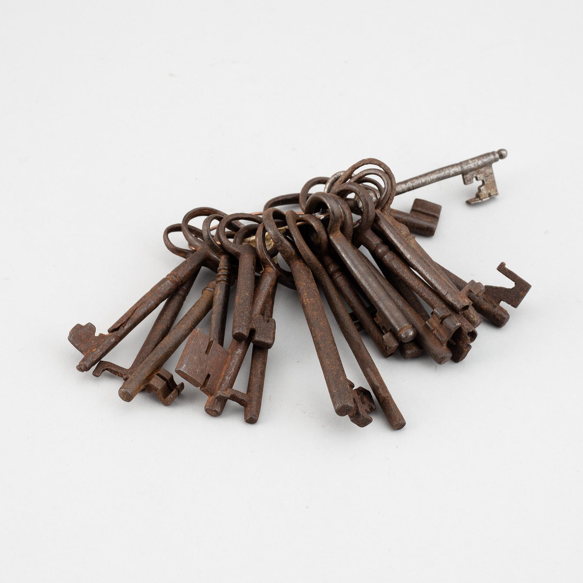 Twenty iron keys, 18th century.