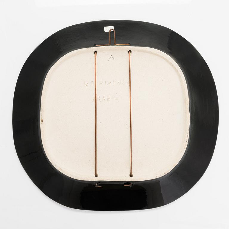 Birger Kaipiainen, a stoneware decorative dish signed Kaipiainen Arabia.