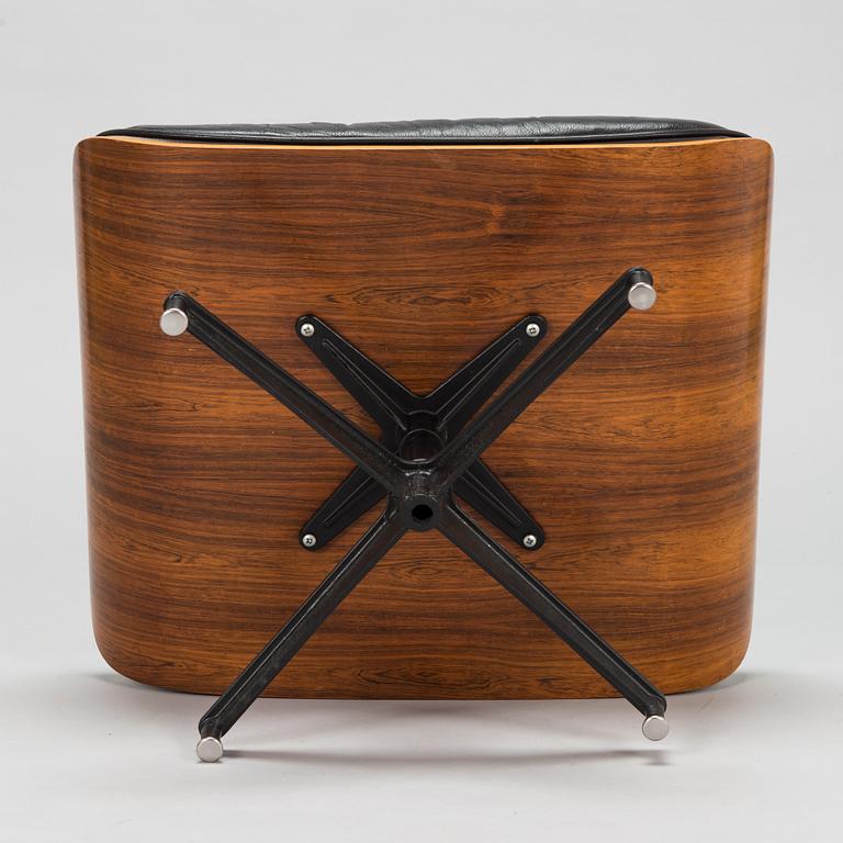 Charles och Ray Eames, fåtölj och fotpall, "Lounge chair" för Herman Miller 1960-tal.