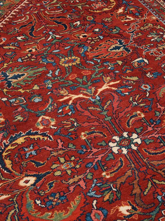 A CARPET. A semi-antique Mahal. 427 x 332 cm.