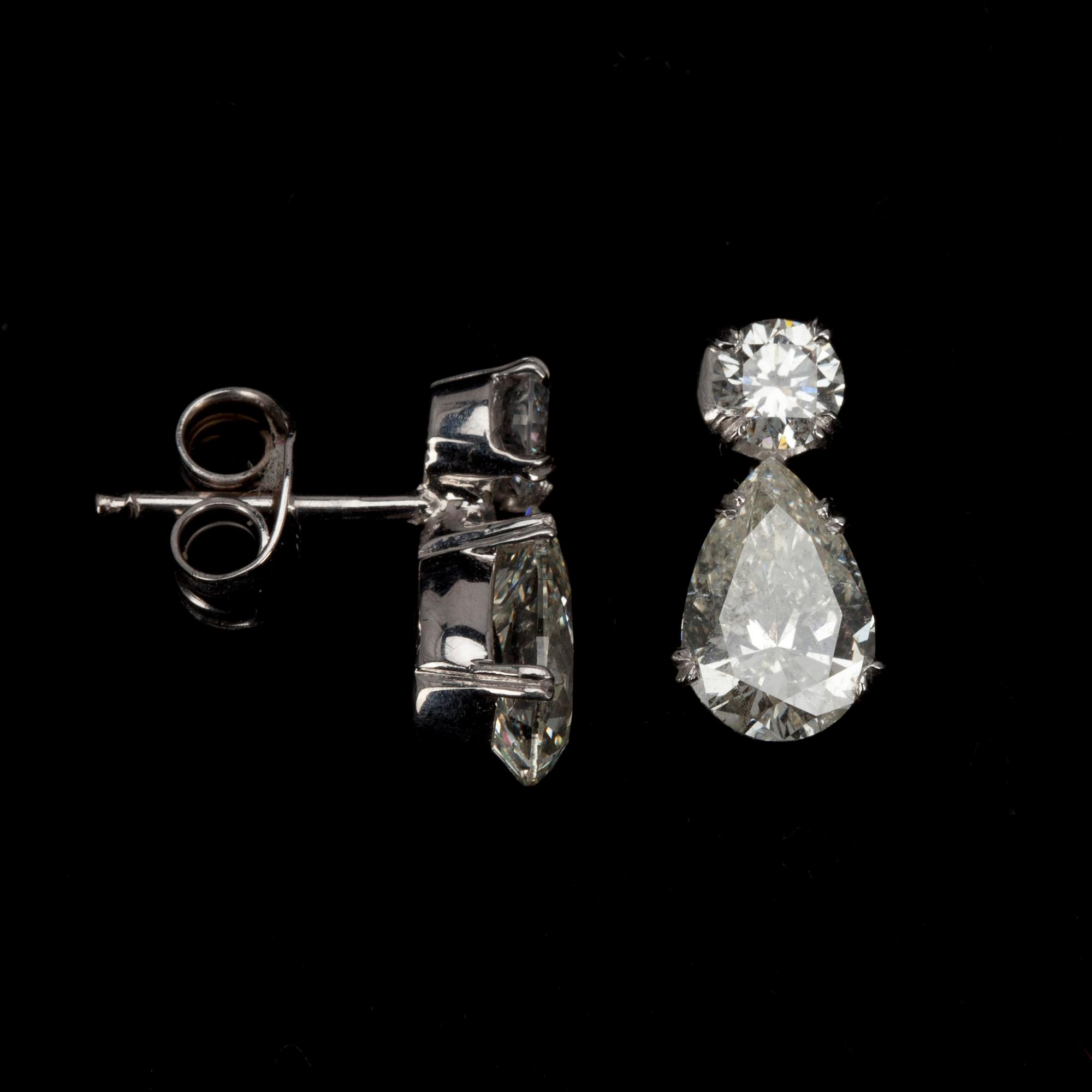 ÖRHÄNGEN, droppslipade diamanter ca 2.40 ct. J-M /Si1-I2, briljantslipade diamanter ca 0.40 ct. H/si.