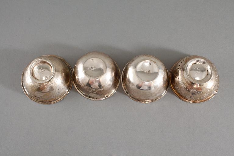 SUPKOPPAR, 5 st, silver, omkring år 1800 / 1800-talets första kvartal. Vikt 119 g.