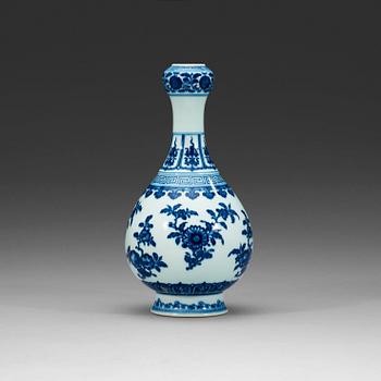 A blue and white vase, Qing dynasty with Qianlong seal mark.