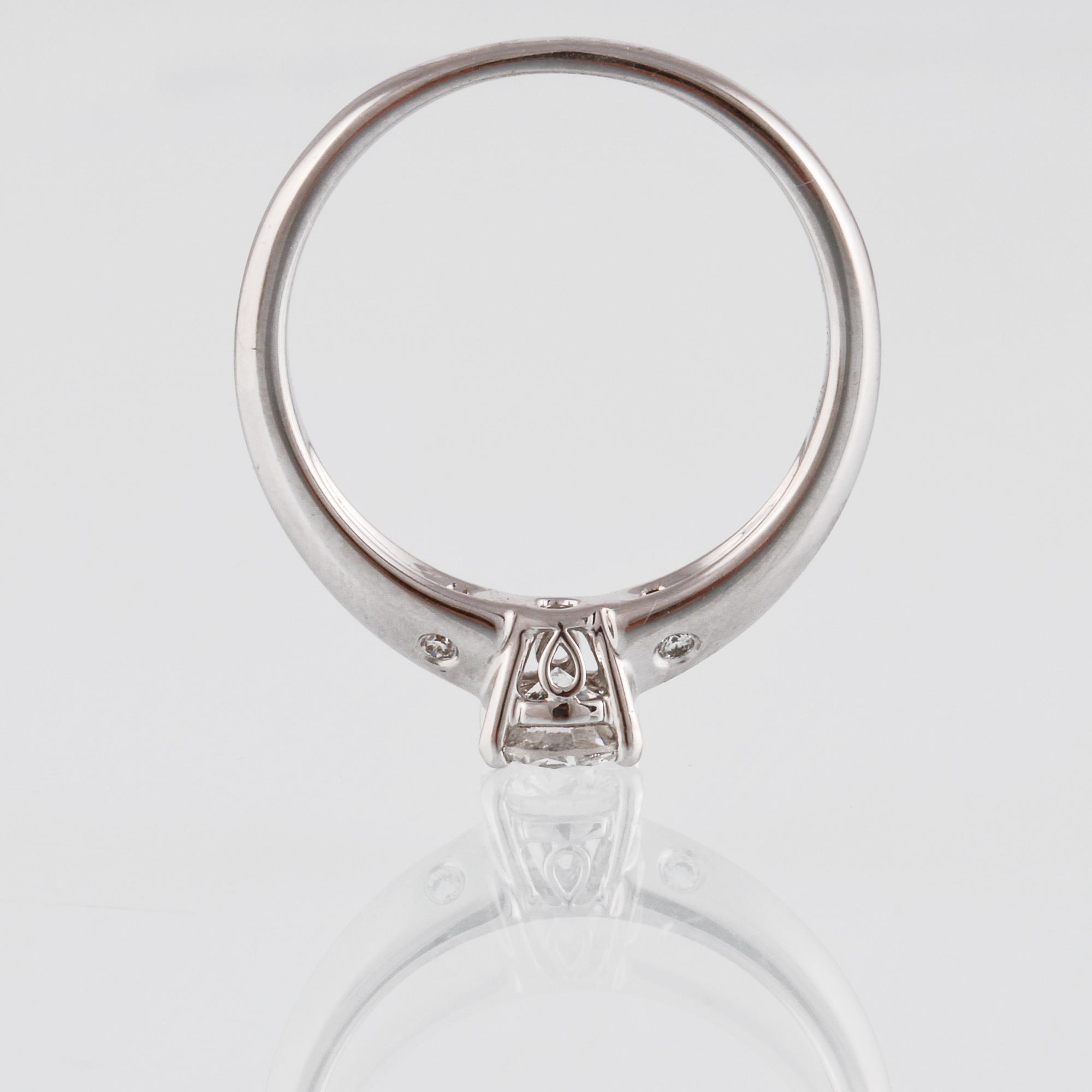 RING, 18K vitguld med briljantslipade diamanter ca 0.55 ct. Vikt 3,2 gram.