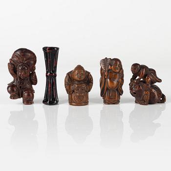 A group of five Japanese wood and lacquer figures / netsuke, 19th/20th century.